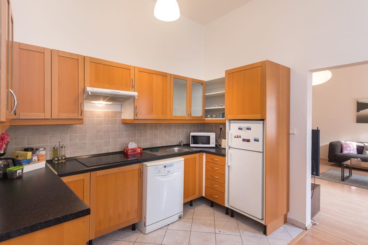Spacious In The Heart Of Apartment *